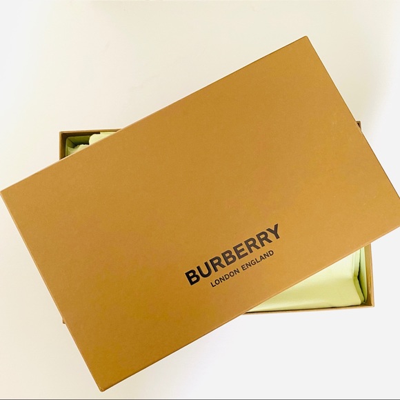 NWT: BURBERRY | Classic TB Monogram Pumps - Picture 8 of 9